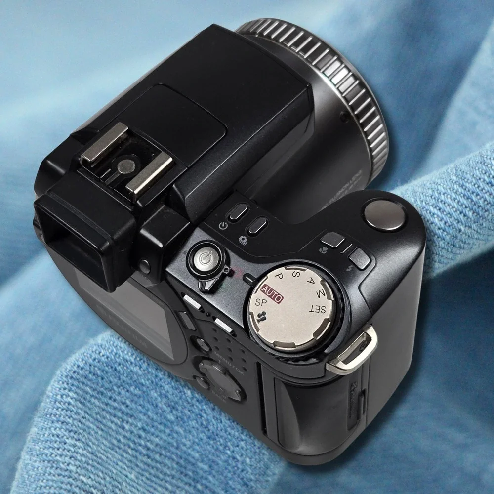 Classic Fujifilm Finepix 6900 Zoom Digital Camera 3.1MP Super CCD With Case
